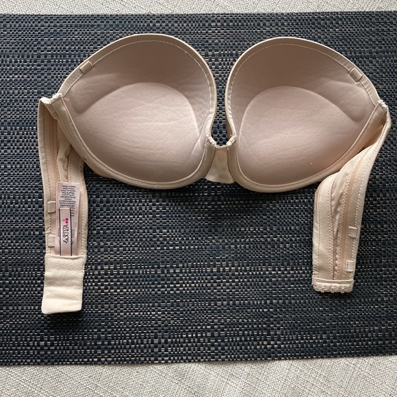La Senza Strapless Padded Bra, Lingerie, Tan, 32D, GUC - Picture 2 of 4